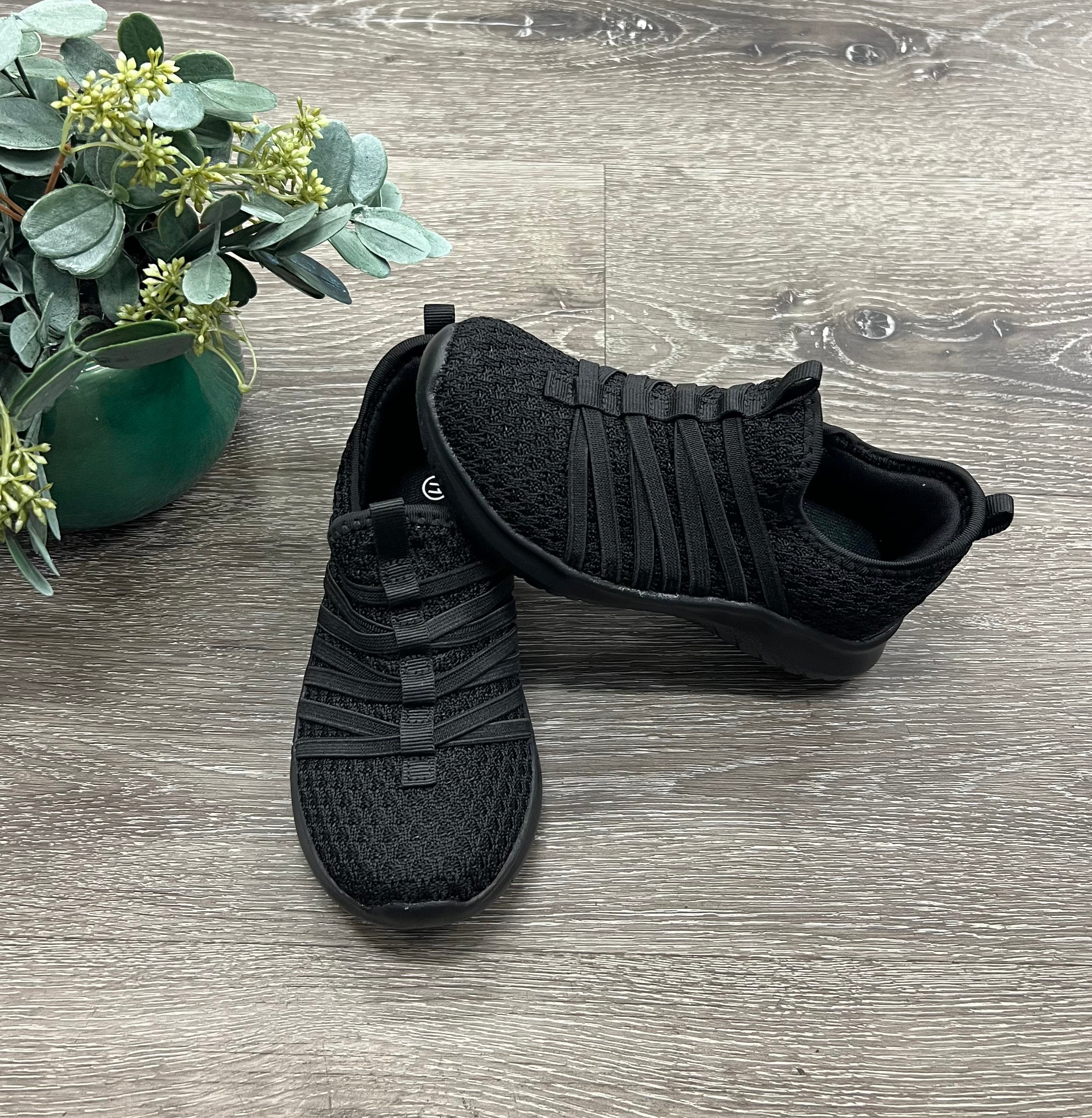 Solid Black Sneaker
